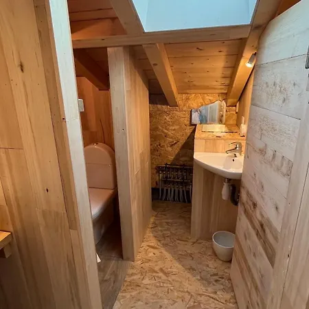 Haixpia, Le Dortoir Hostel